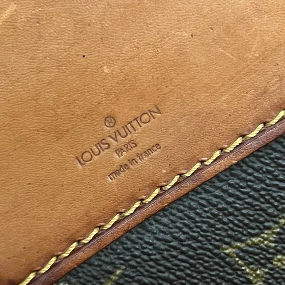 Authentic Louis Vuitton hard lock luggage trunk - Picture 3 of 12